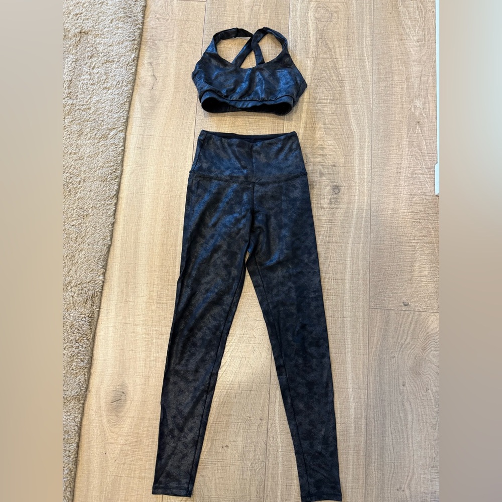 Strut This black “leather” set
